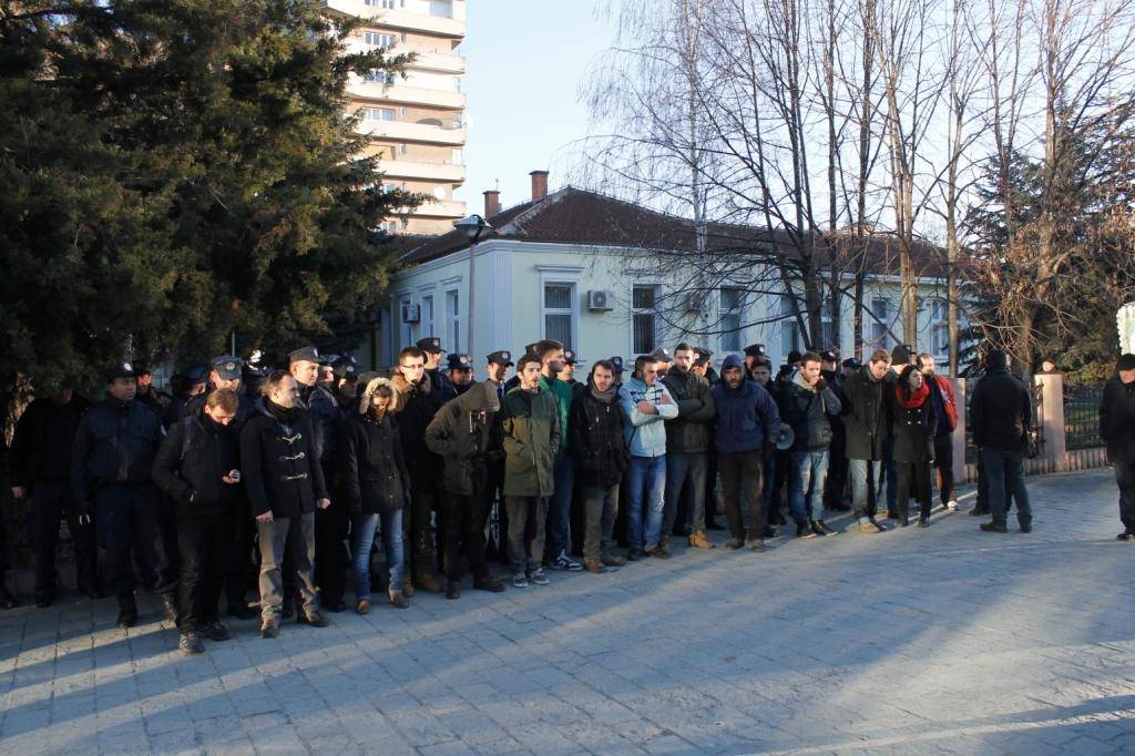 Vazhdojnë protestat para Rektoratit