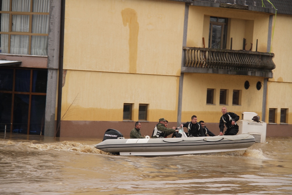 FSK ndihmon qytetarët e Klinës pas përmbytjeve 
