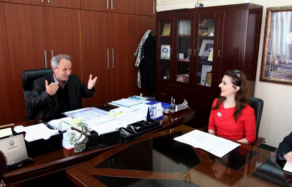 Ministrja Çitaku vizitoi Komunën e Fushë Kosovës