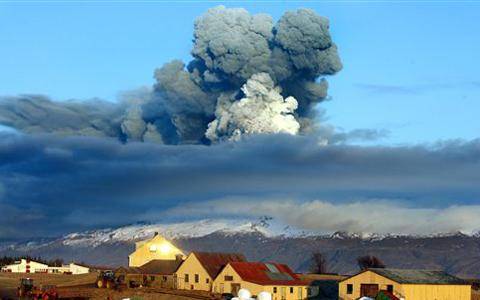 Vullkani islandez shkakton kaos në aeroportet evropiane