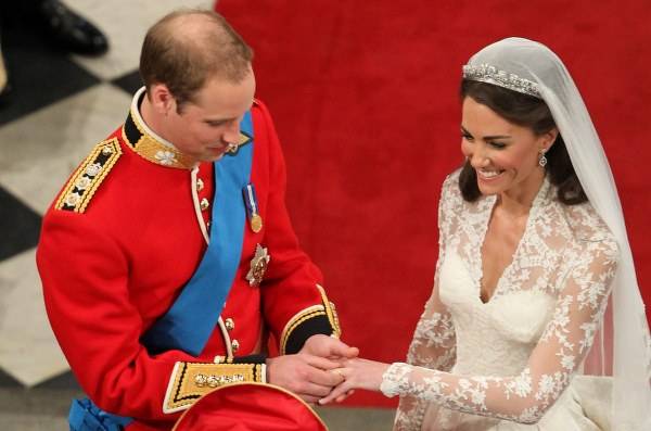 Kate dhe William festojnë gjatë tërë natës