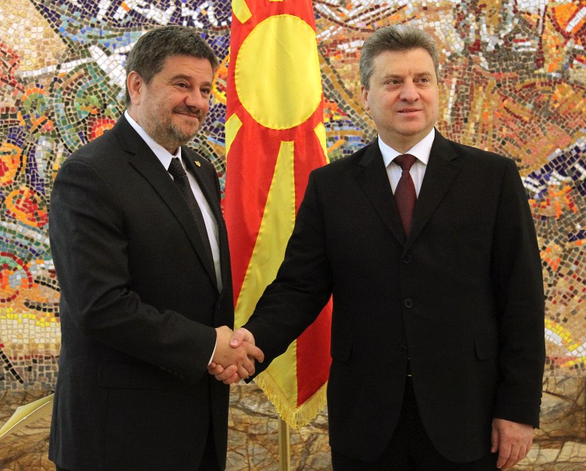 Ambasadori Hysa i dorëzoi letrat kredenciale, presidentit Maqedon