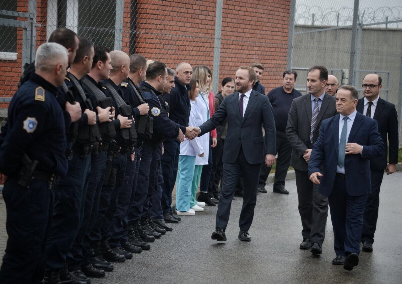 Ministri Tahiri siguron mbështetje për profesionalizimin e Qendrave Korrektuese