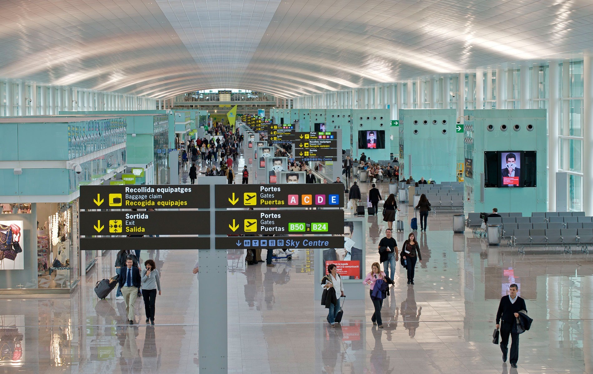 Stafi i sigurisë në aeroportin e Barcelonës vazhdojnë grevën 
