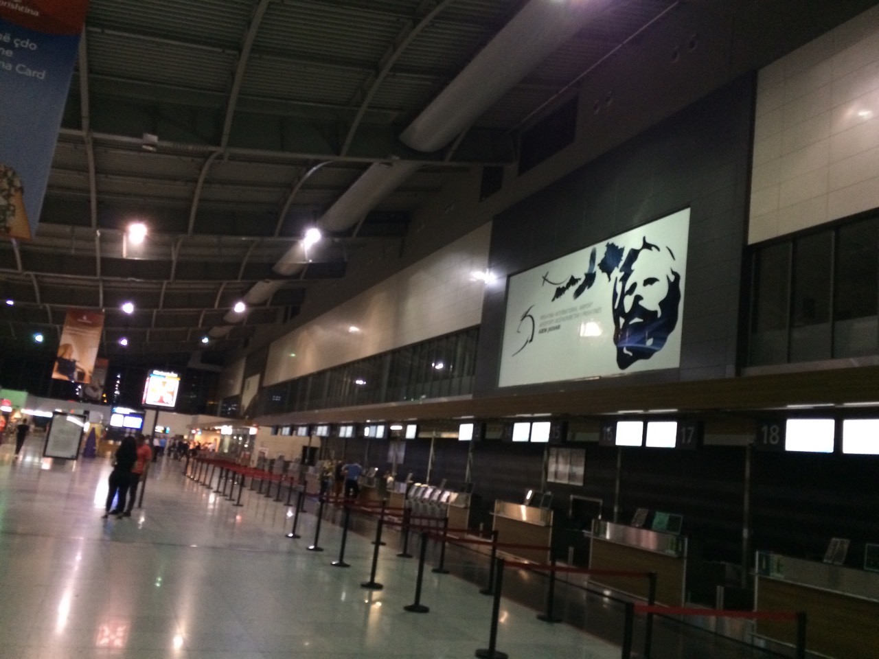 Aeroporti i Prishtinës arrinë rekord të ri, 242 mijë udhëtarë gjatë gushtit