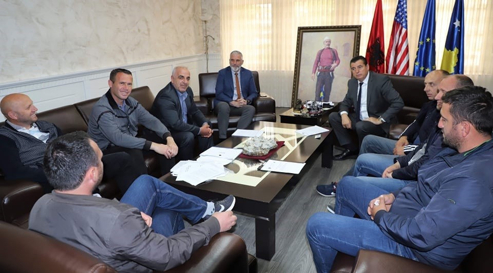 Kryetari Bahtiri priti në takim këshillin protestues të ndërmarrjes “Trepça”