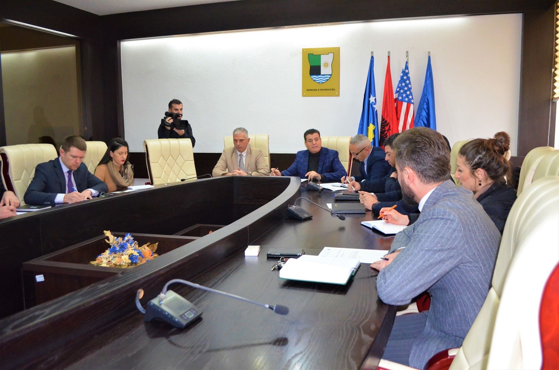 Kryetari Bahtiri kërkon zbatimin e Ligjit kundër duhanit