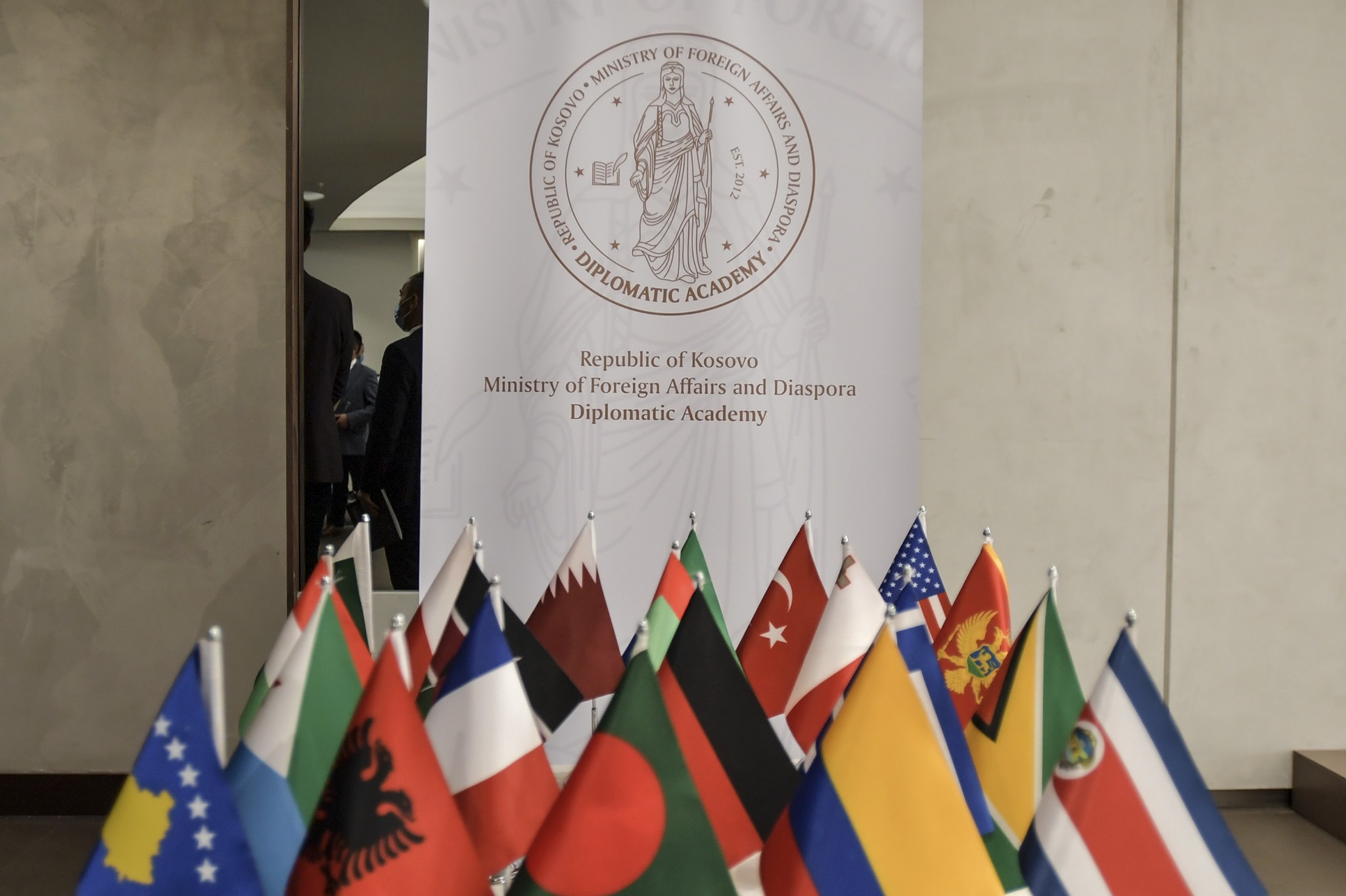 Hapet Shkolla Diplomatike me fokus sigurinë në kohën e pandemisë