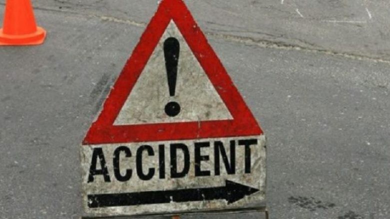 Tre persona humbin jetën në një aksident komunikacioni rrugën në Pejë - Vitomiricë