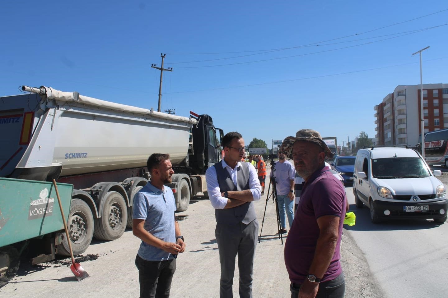 Hyseni, viziton punimet në asfaltimin e rrugës Gjilan-Bujanoc