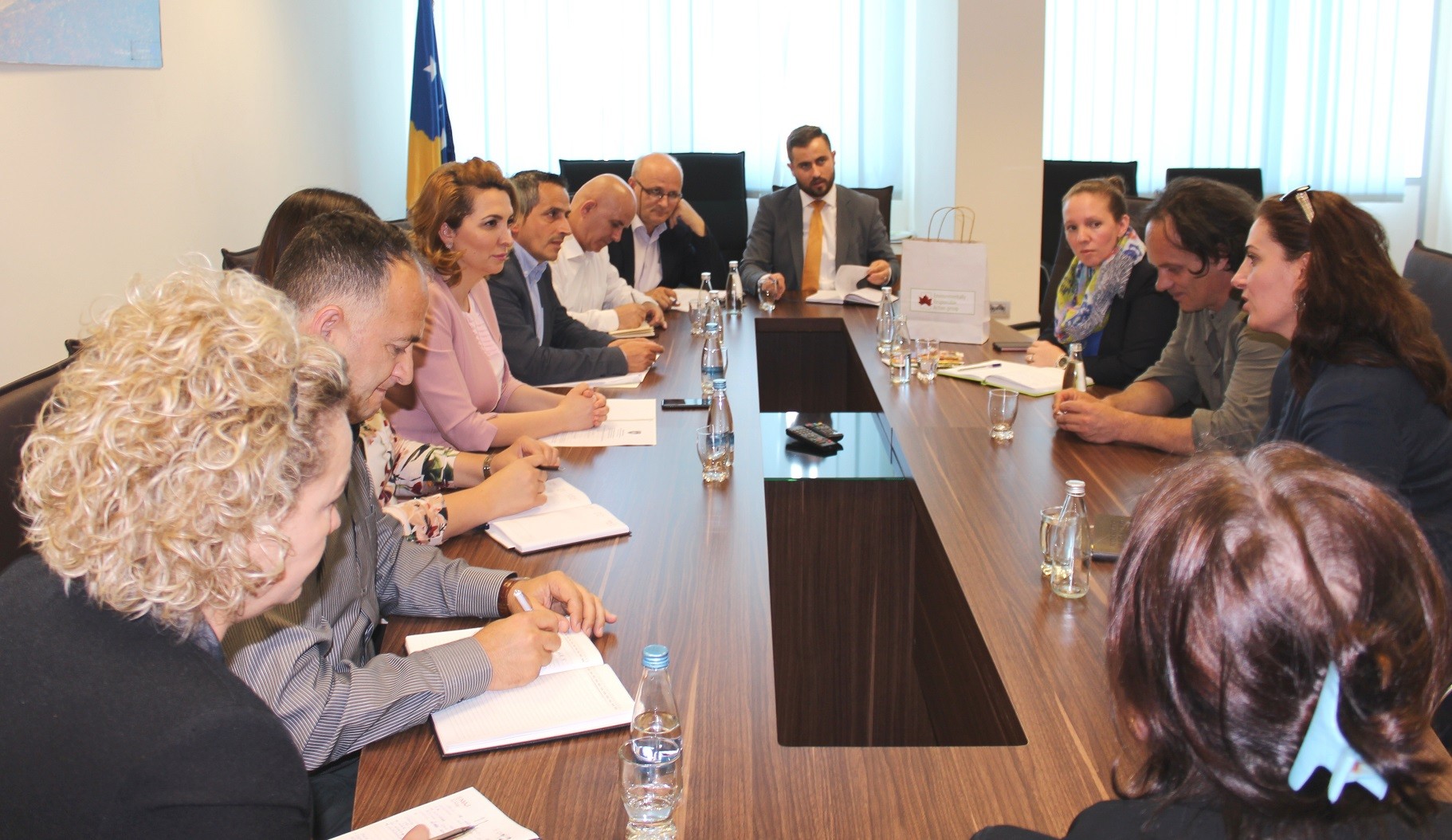 Ministrja Reshitaj premton të nderprejë të gjitha lejet e reja për hidrocentrale