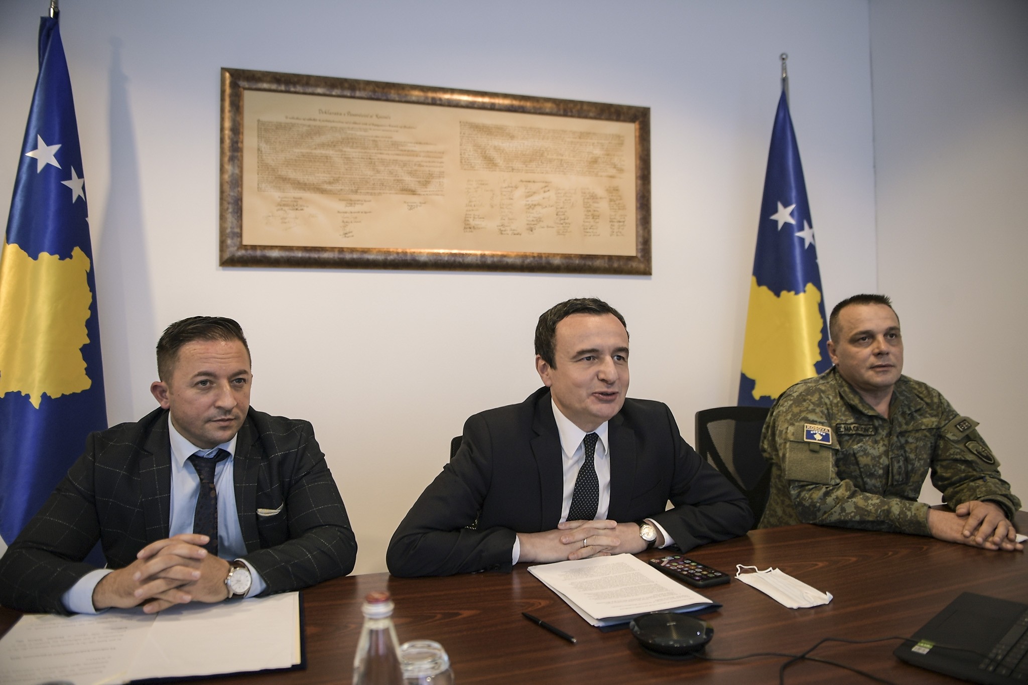 Pjesëtarët e FSK-së njoftojn kryeministrin Kurti për mbarëvajtjen e studimeve