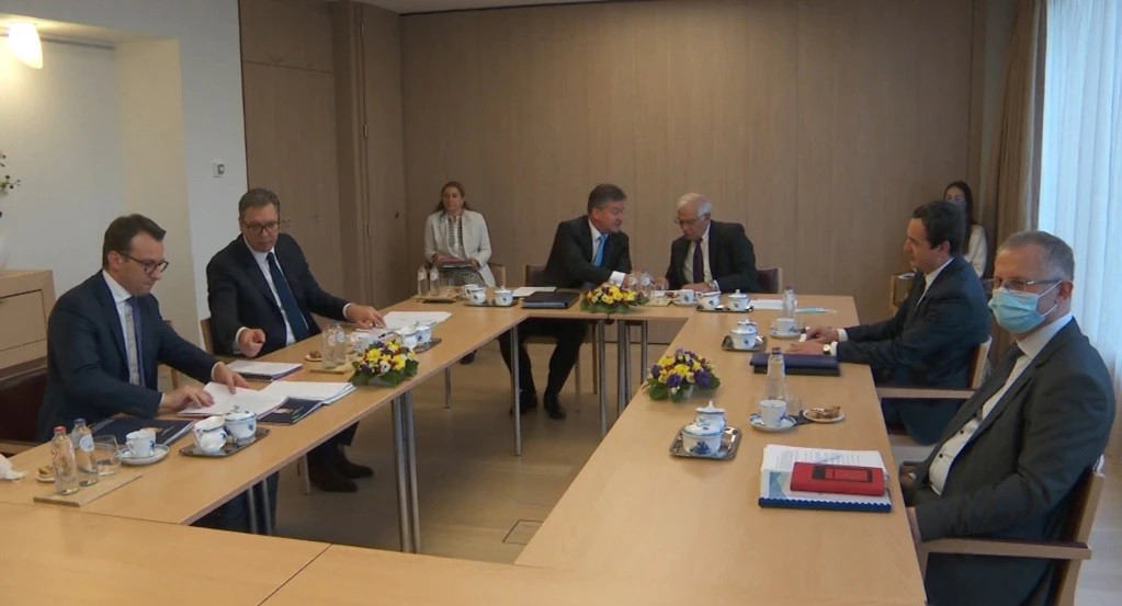 Kurti e Vuçiç në takim joformal sot në Berlin