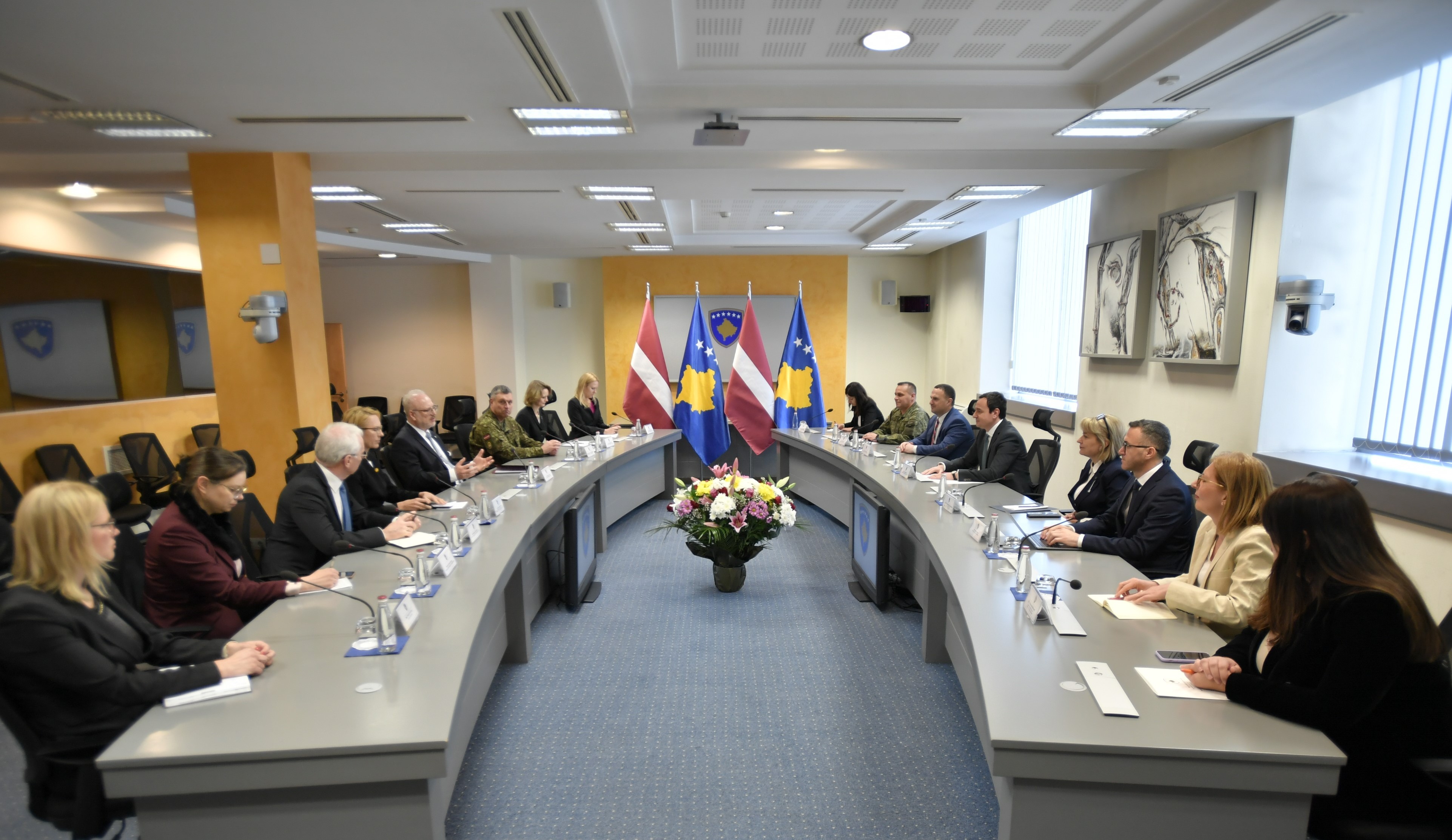 Kryeministri Kurti priti në takim presidentin e Letonisë, Egils Levits