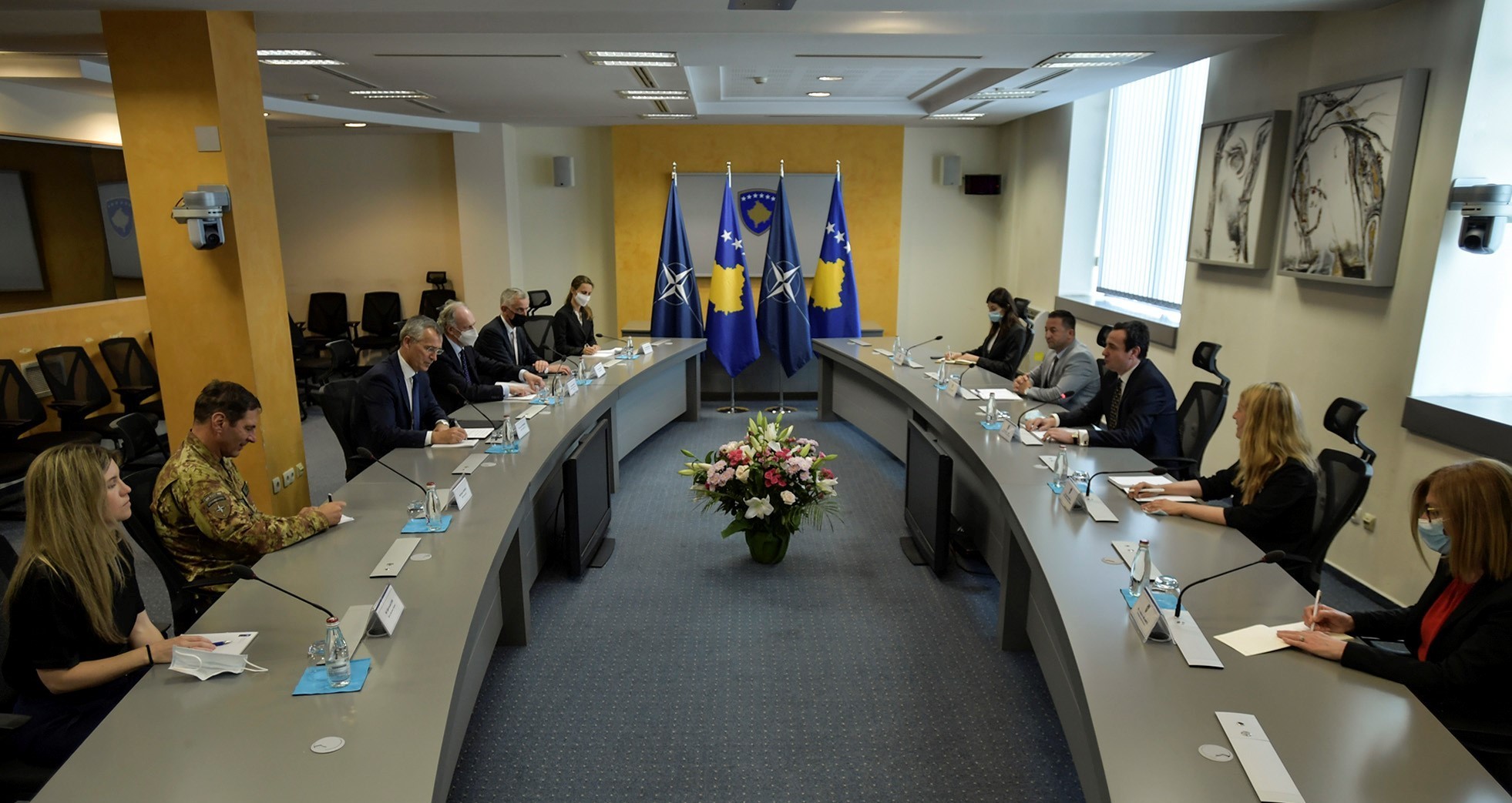 Stoltenberg shprehu përkushtimin e misionit të NATO-s për mjedis të sigurt në Kosovë