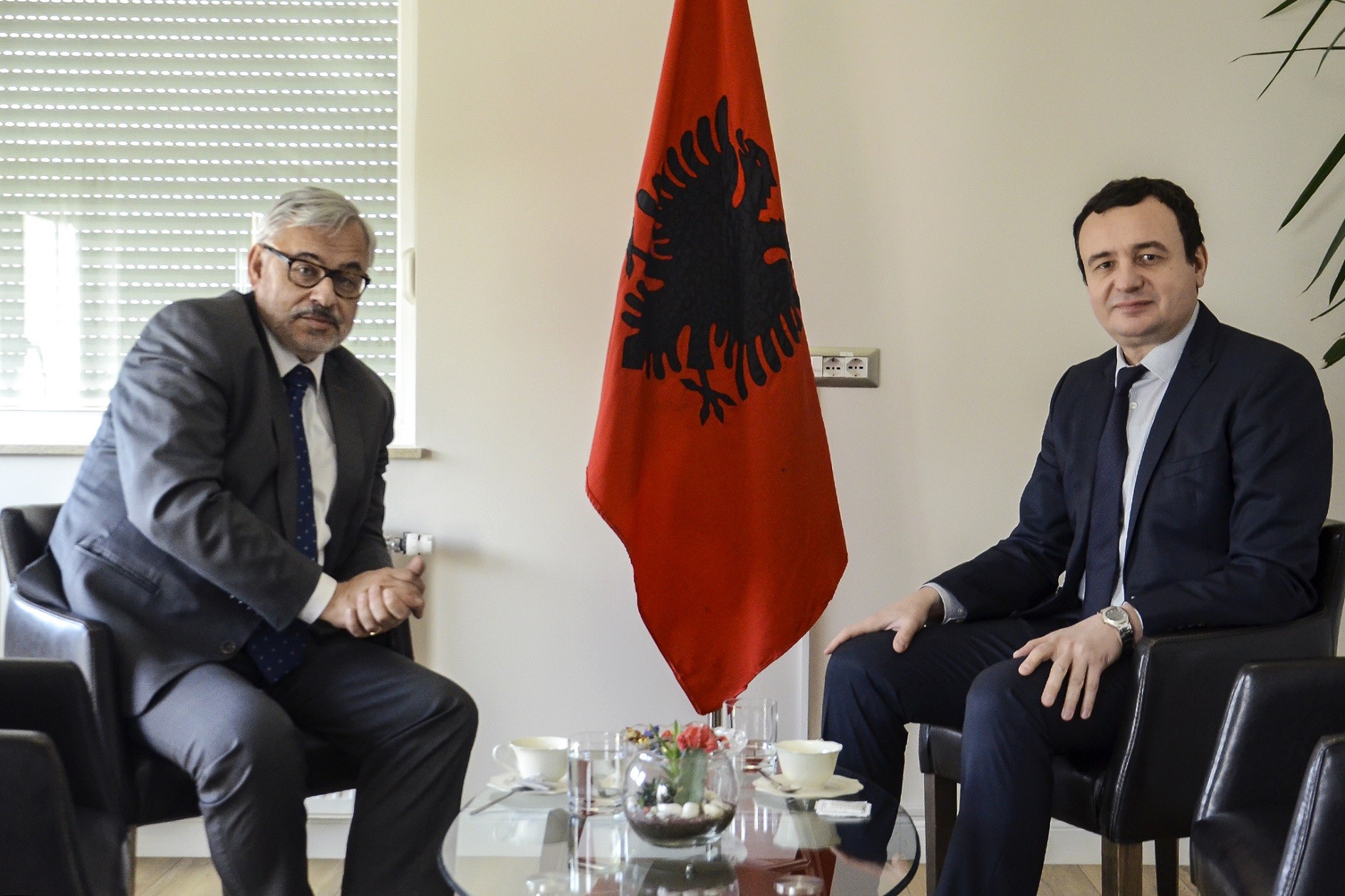 Kurti dhe Lebet bisedojnë për gjendjen e rëndë ekonomike dhe korrupsionin