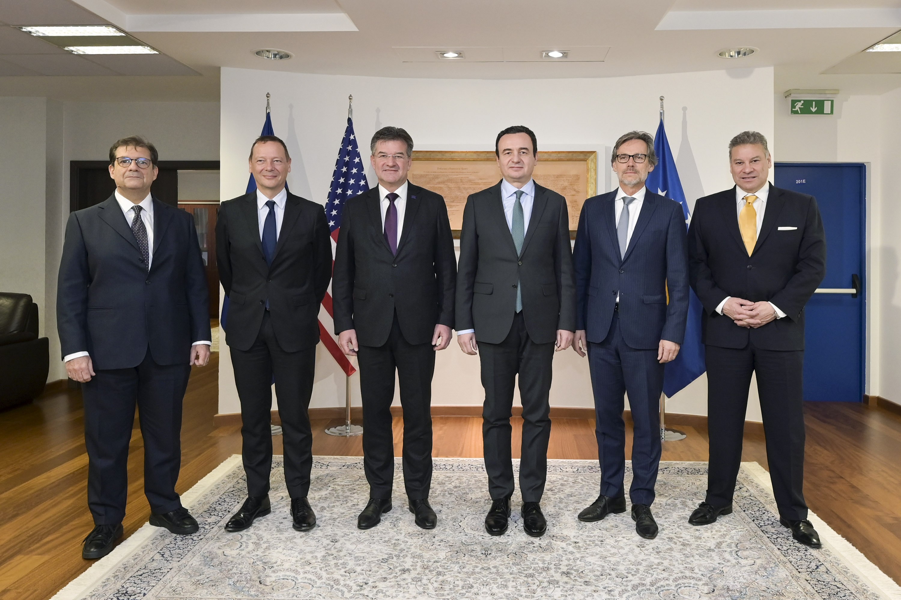 Pesë diplomatë amerikanë dhe evropianë qendrojnë sot në Kosovë 