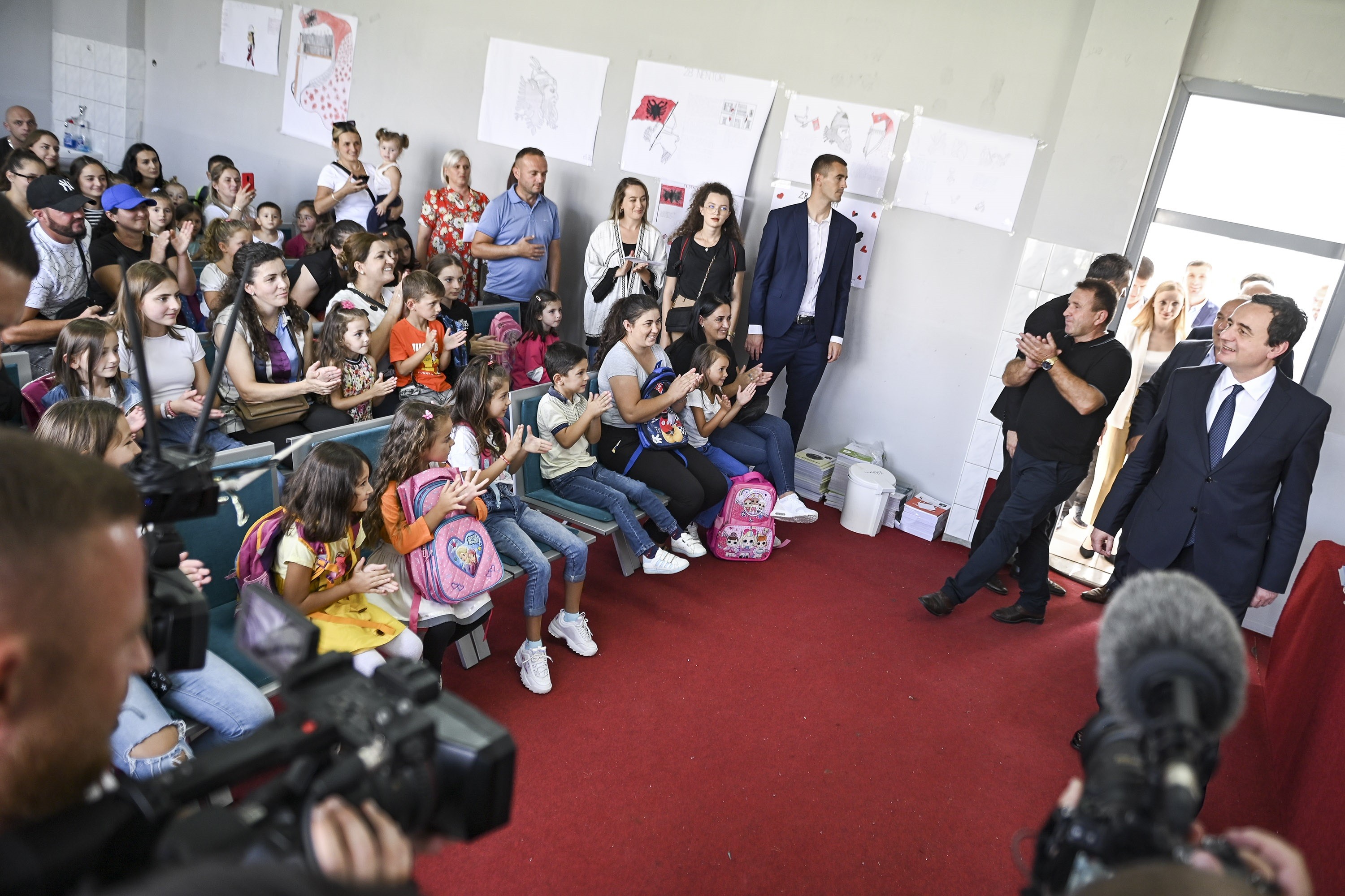 Shkolla është vend ku fëmijët mësojnë dhe edukohen e jo t'i gjejnë dyert e mbyllura