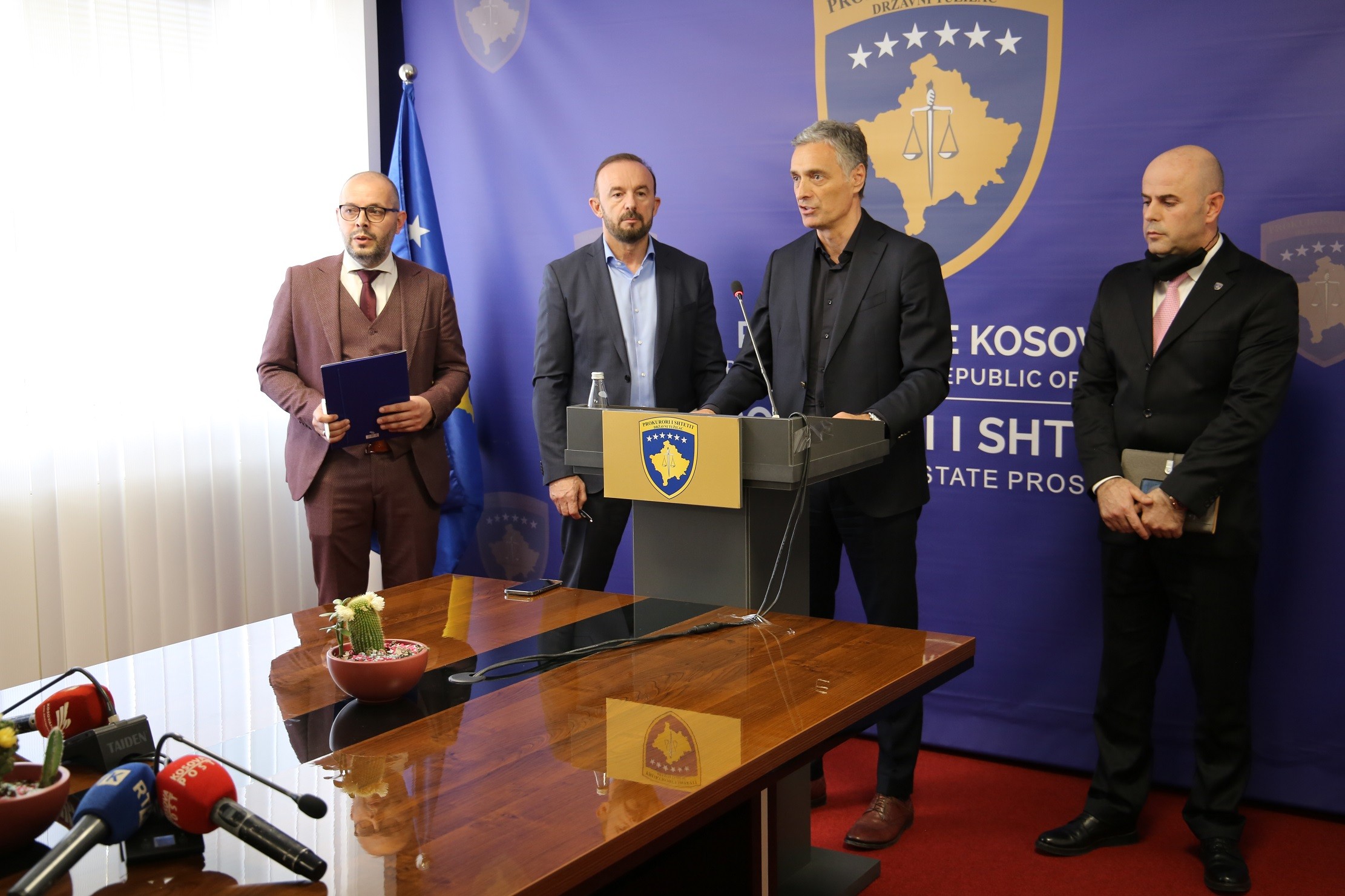 Prokuroria kërkon paraburgim ndaj 11 personave për marrje e dhënie ryshfeti