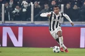 PSG ofertë për Alex Sandro