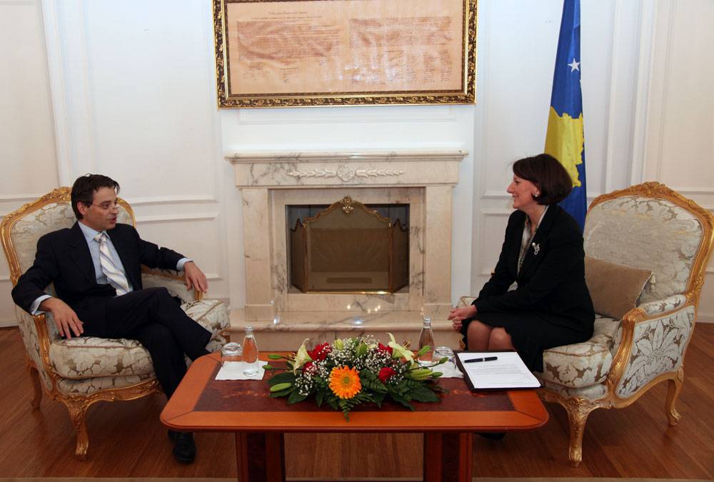 Presidenti i Francës, Nicolas Sarkozy uroi Presidenten Jahjaga