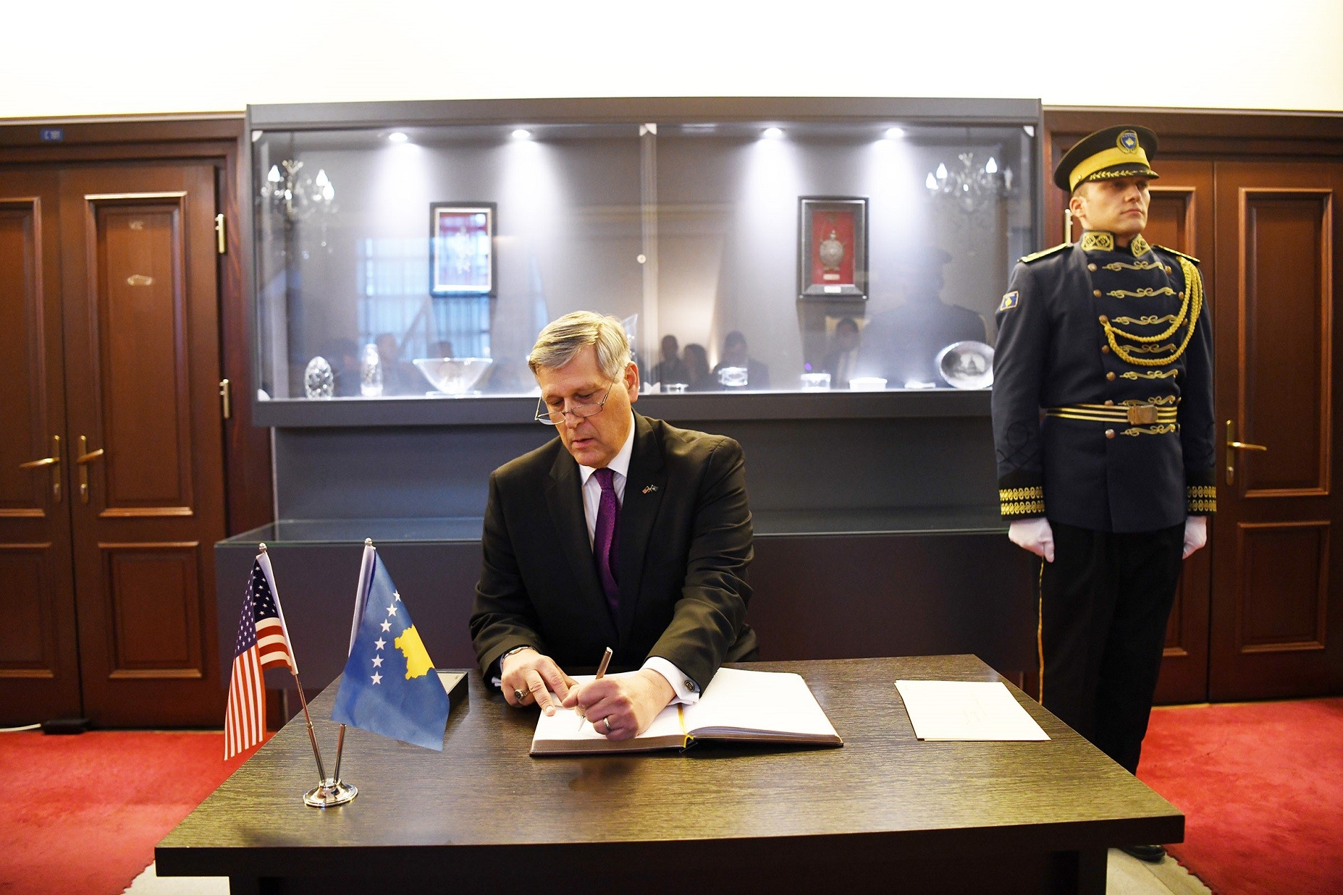 Thaçi pranoi letrat kredenciale nga Ambasadori i ri i SHBA-së, Philip Kosnett
