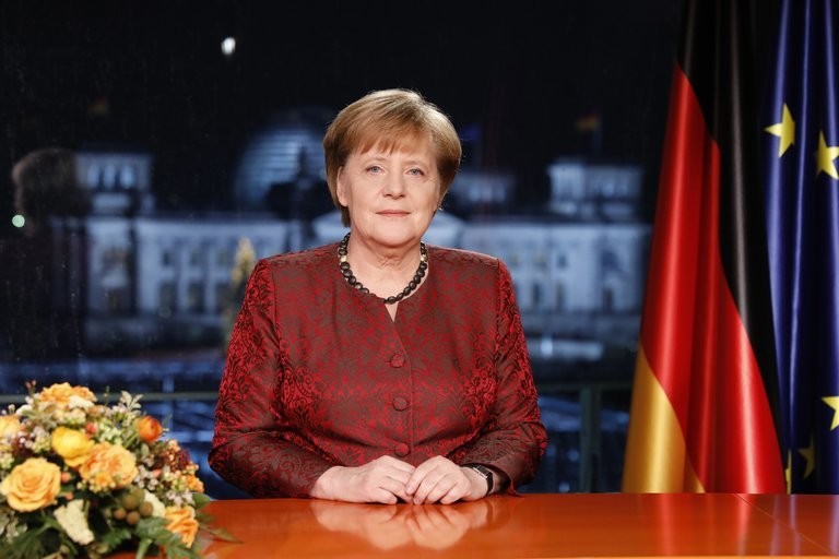 Merkel rizgjidhet Kancelare e Gjermanisë me 364 vota pro