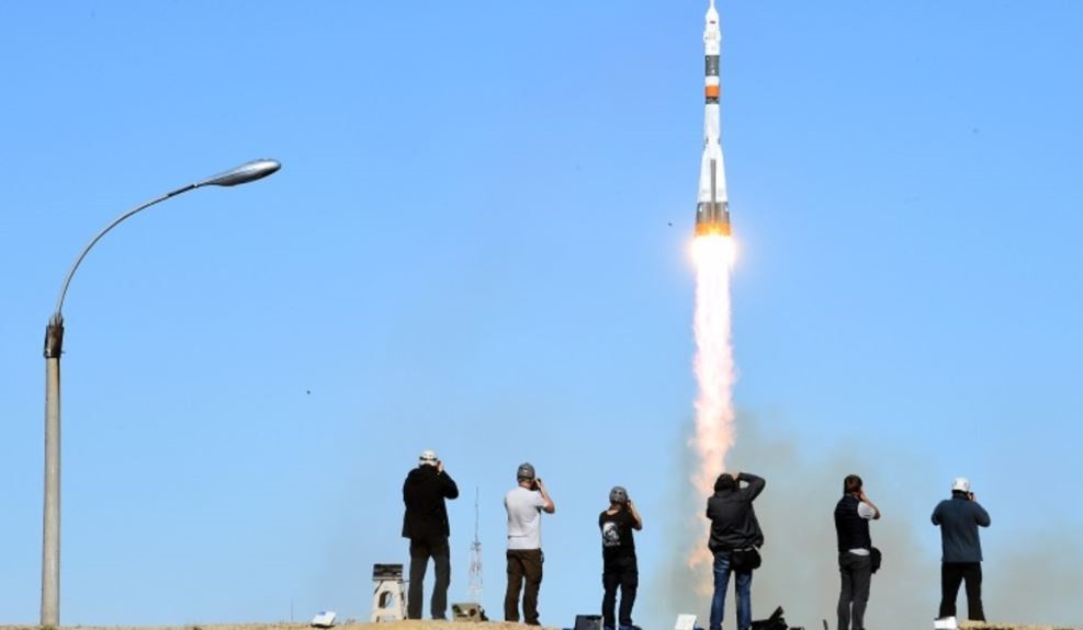 Anija e hapësirës Soyuz kthehet papritur në Tokë 