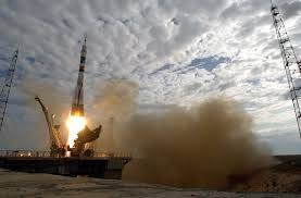 Soyuz dërgon astronautët në Stacionin Ndërkombëtar të Gjithësisë