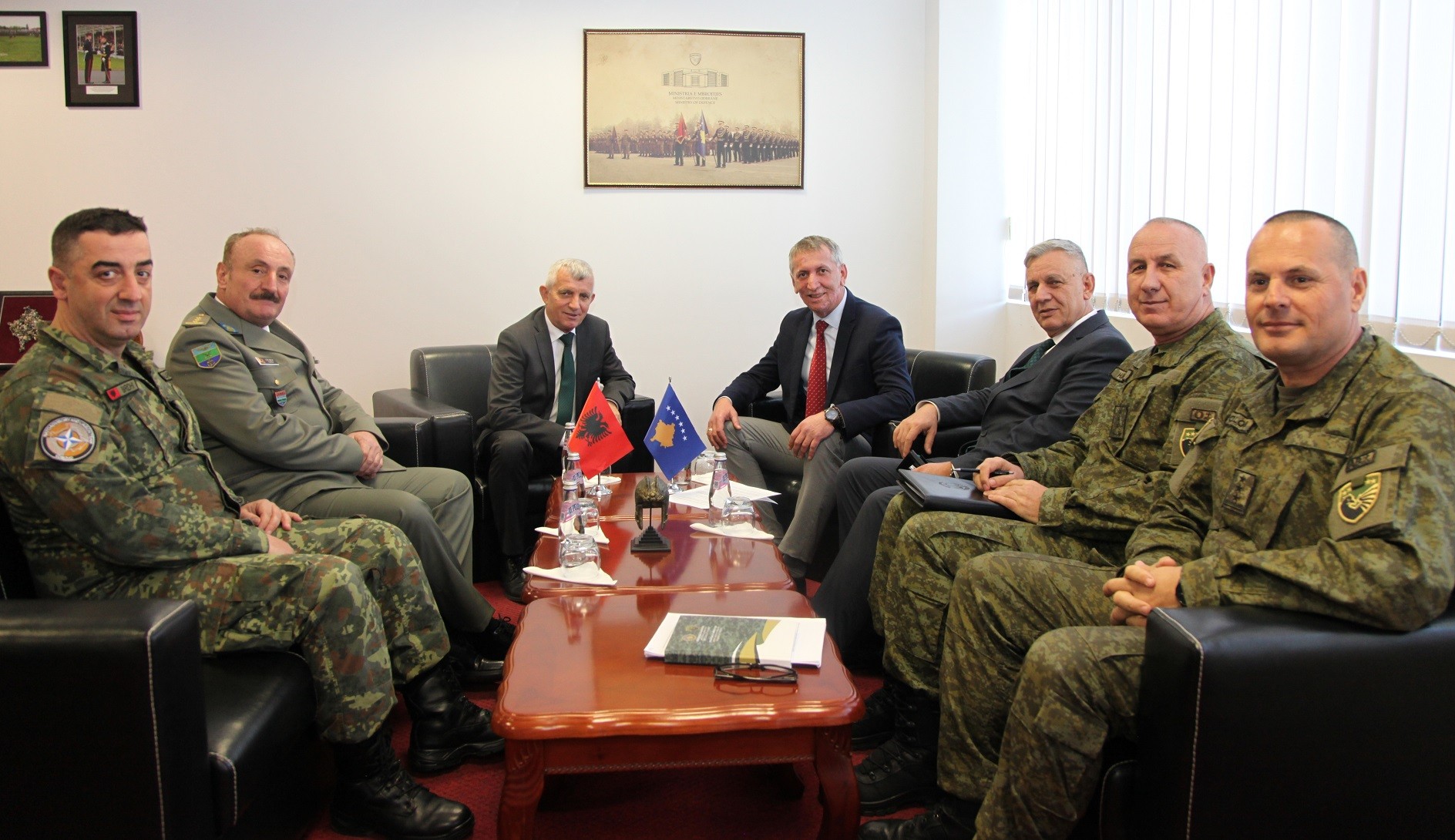 Ambasadori Minxhozi ofron mbështetjen e pa rezervë në avancimin e FSK-së