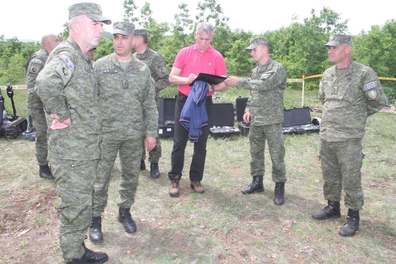 Ministri i Mbrojtjes Anton Quni vizitoi deminerët e FSK-së në  Babaj të Bokës