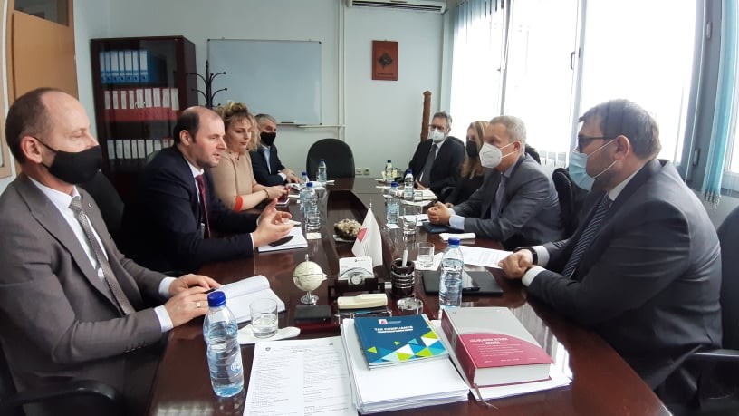 Ambasadori De Riu konfirmon gadishmërinë e përkrahjes për ATK-në