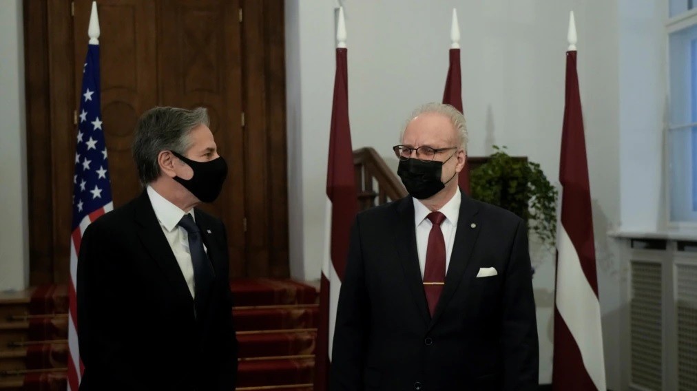 Sekretari Amerikan i Shtetit, Antony Blinken paralajmëron Rusinë