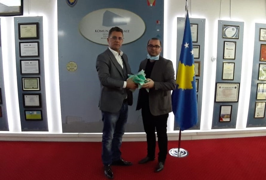 AR Katana furnizon Gjilanin me maska e dezinfektues