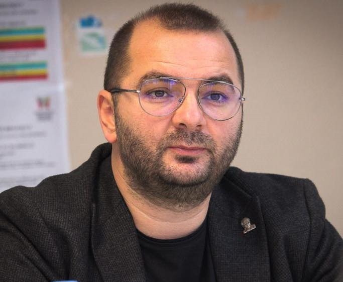 Numri i të infektuarve me Covid shënon rënie, por sfidë mbetet vaksinimi