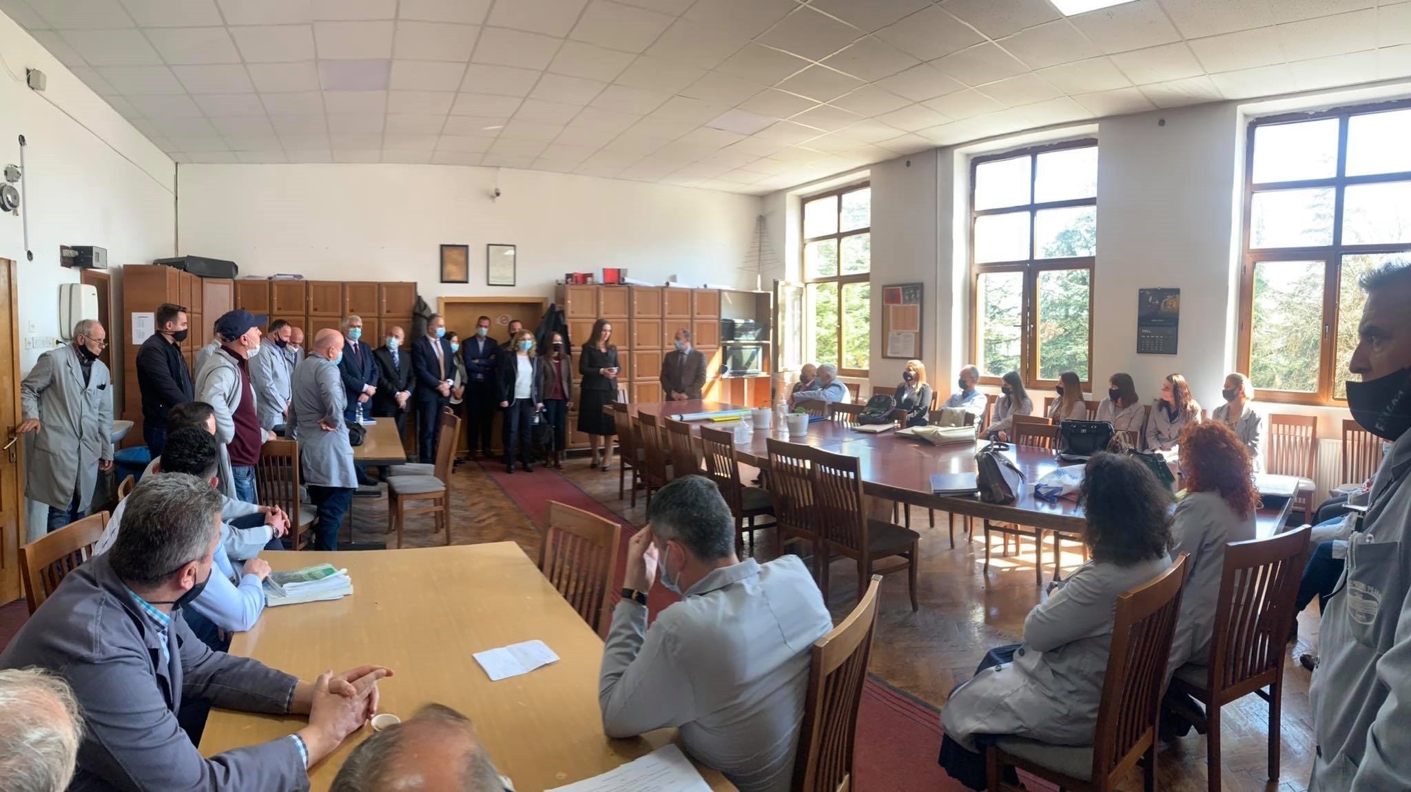 Ministrja Arbërie Nagavci ka vizituar disa shkolla në Prishtinë, Pejë dhe Ferizaj