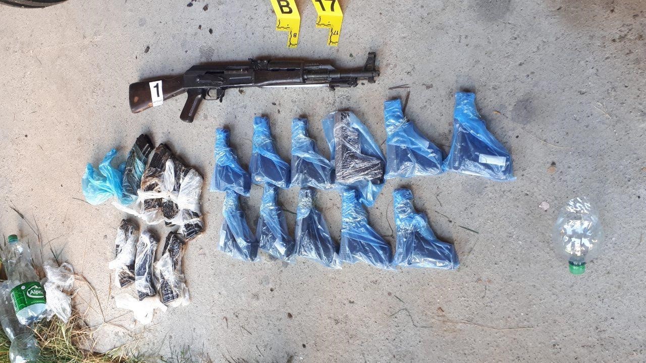 Policia sekuestron mbi 40 armë gjatë një operacioni policor