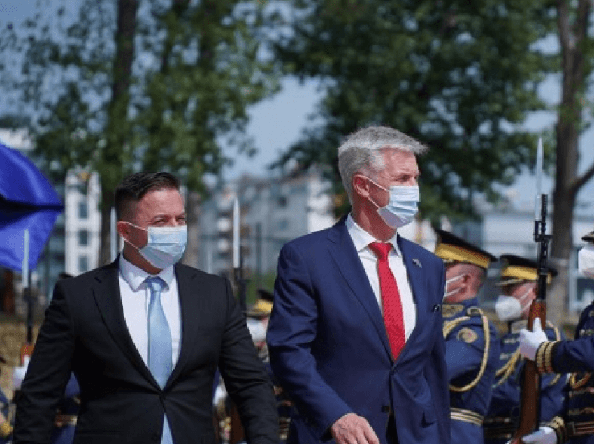 Ministri Mehaj udhëton për vizitë zyrtare në Letoni