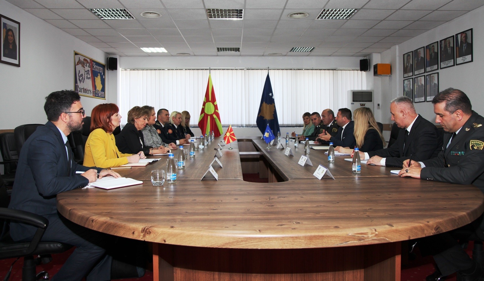 Kosova dhe Maqedonia nënshkruajnë bashkëpunimin në mbrojtje dhe siguri