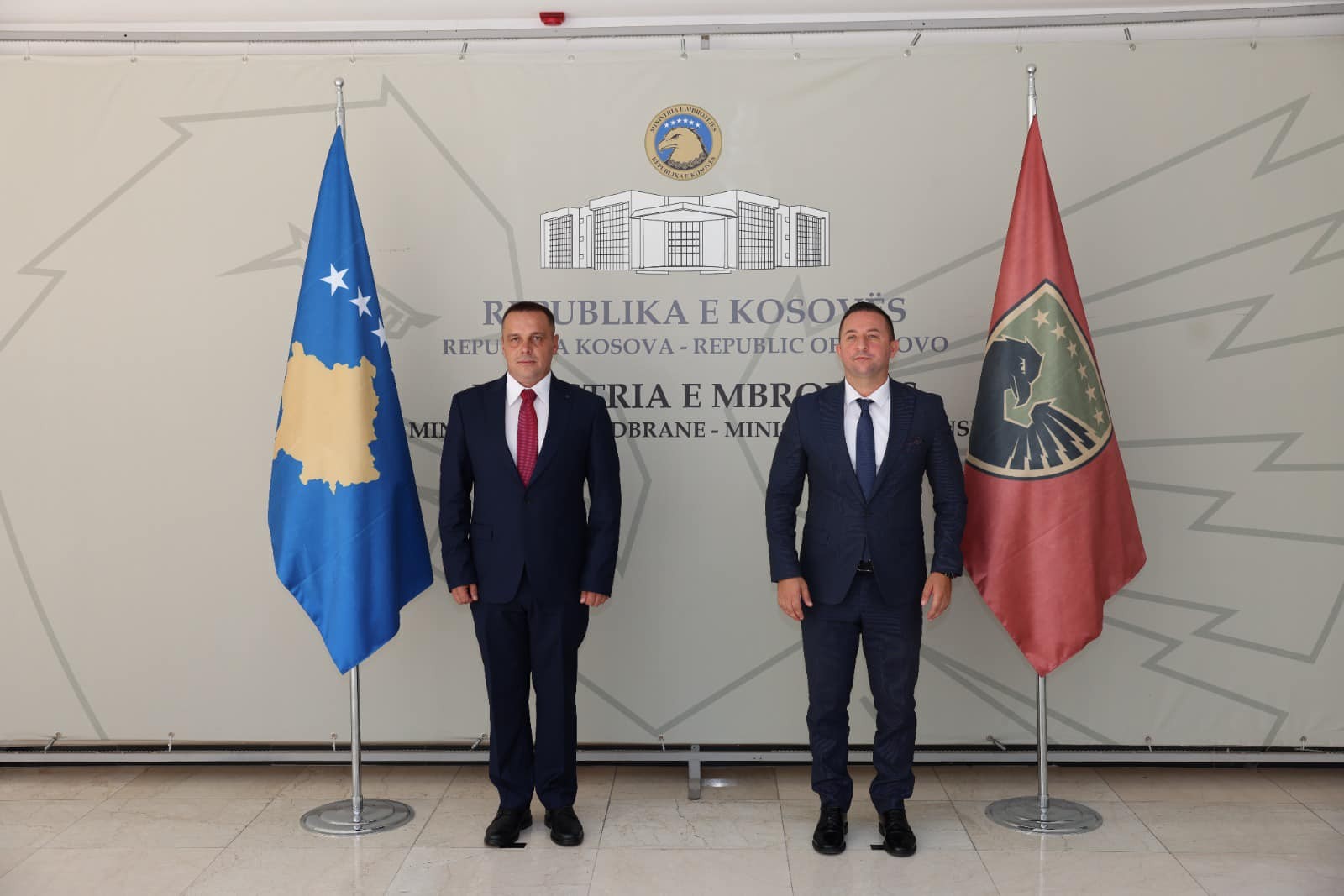 Ejup Maqedonci pranoi zyrtarisht detyrën e Ministrit të Mbrojtjes