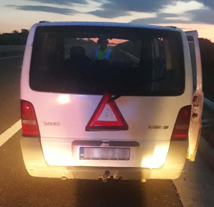 Arrestohet në flagrancë personi për vjedhje të mbrojtësve anësorë në autostradë 