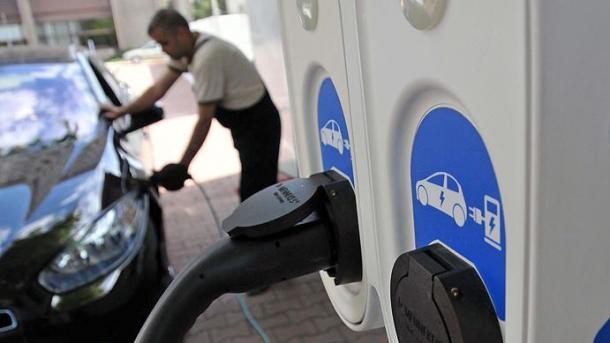 Rritet numri automjeteve elektrike në Evropë