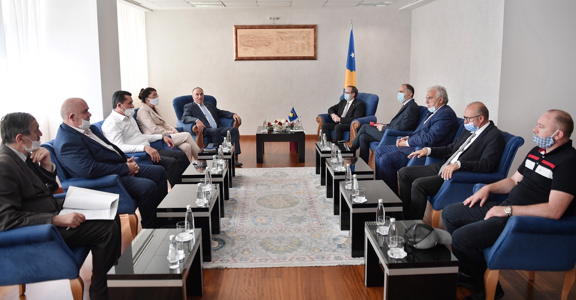 Qeveria zotohet t’u qëndrojë pranë bizneseve të vendit