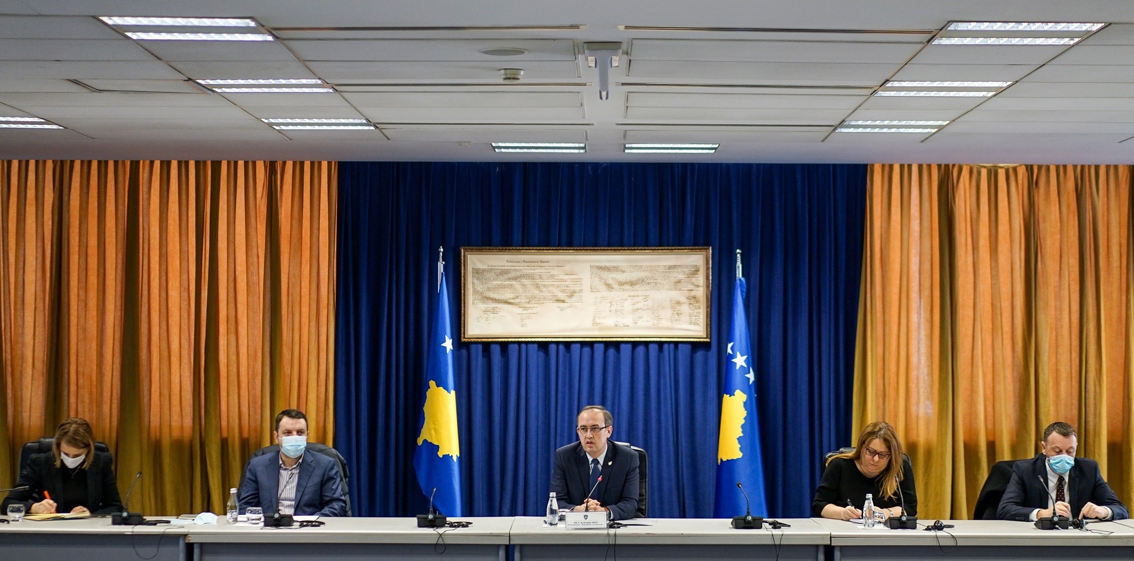Kryeministri Hoti u premton sindikalistëve pagesa shtesë
