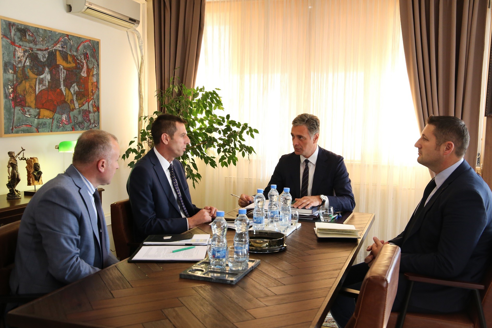 Lumezi e Berisha diskuton për luftimin e veprave penale doganore