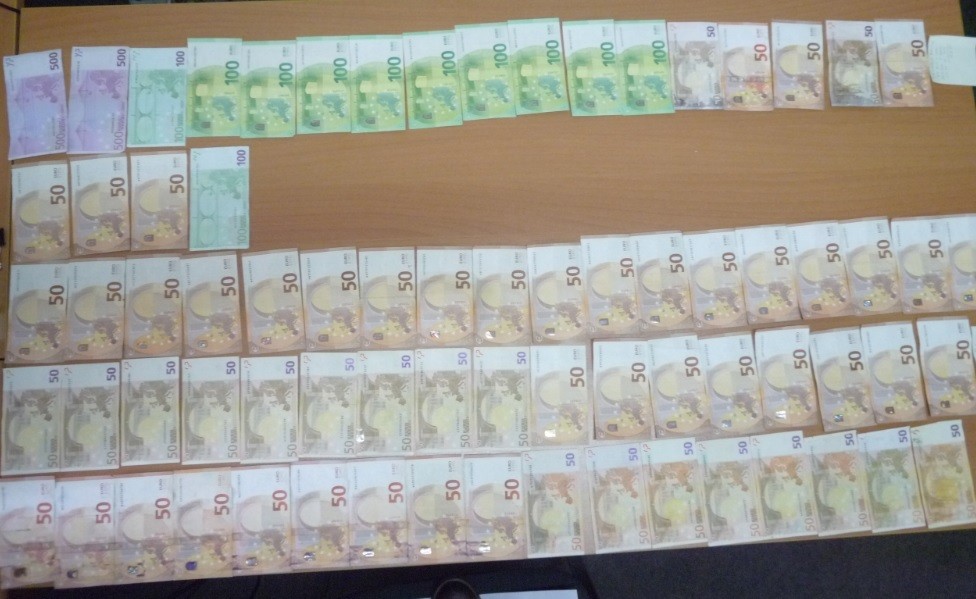 Policia arreston dy maqedonas dhe konfiskon bankënota të falsifikuara