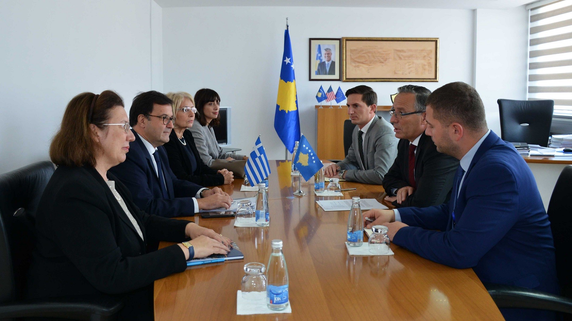 Greqia mbështet Kosovën në aspektin ekonomik dhe financiar