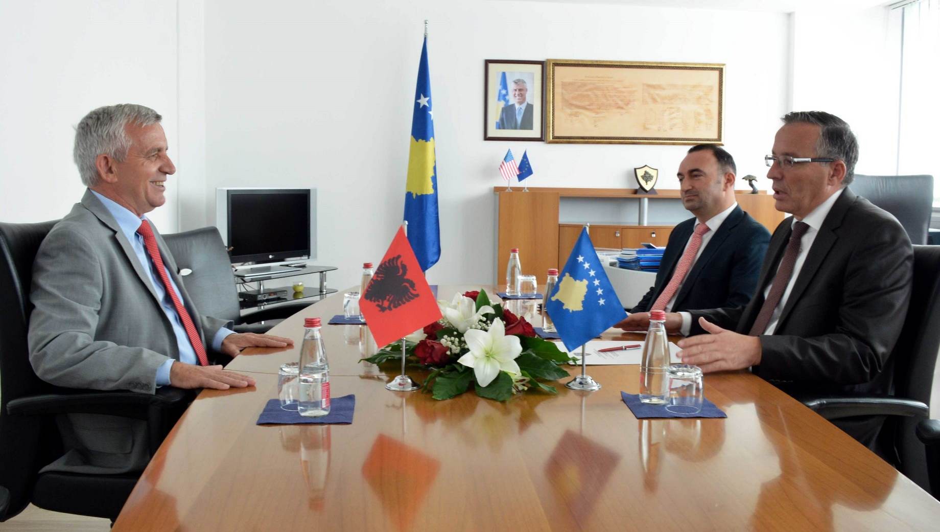 Ministri Hamza e njoftoi Ambasadorin Minxhozi për prioritet e Qeverisë