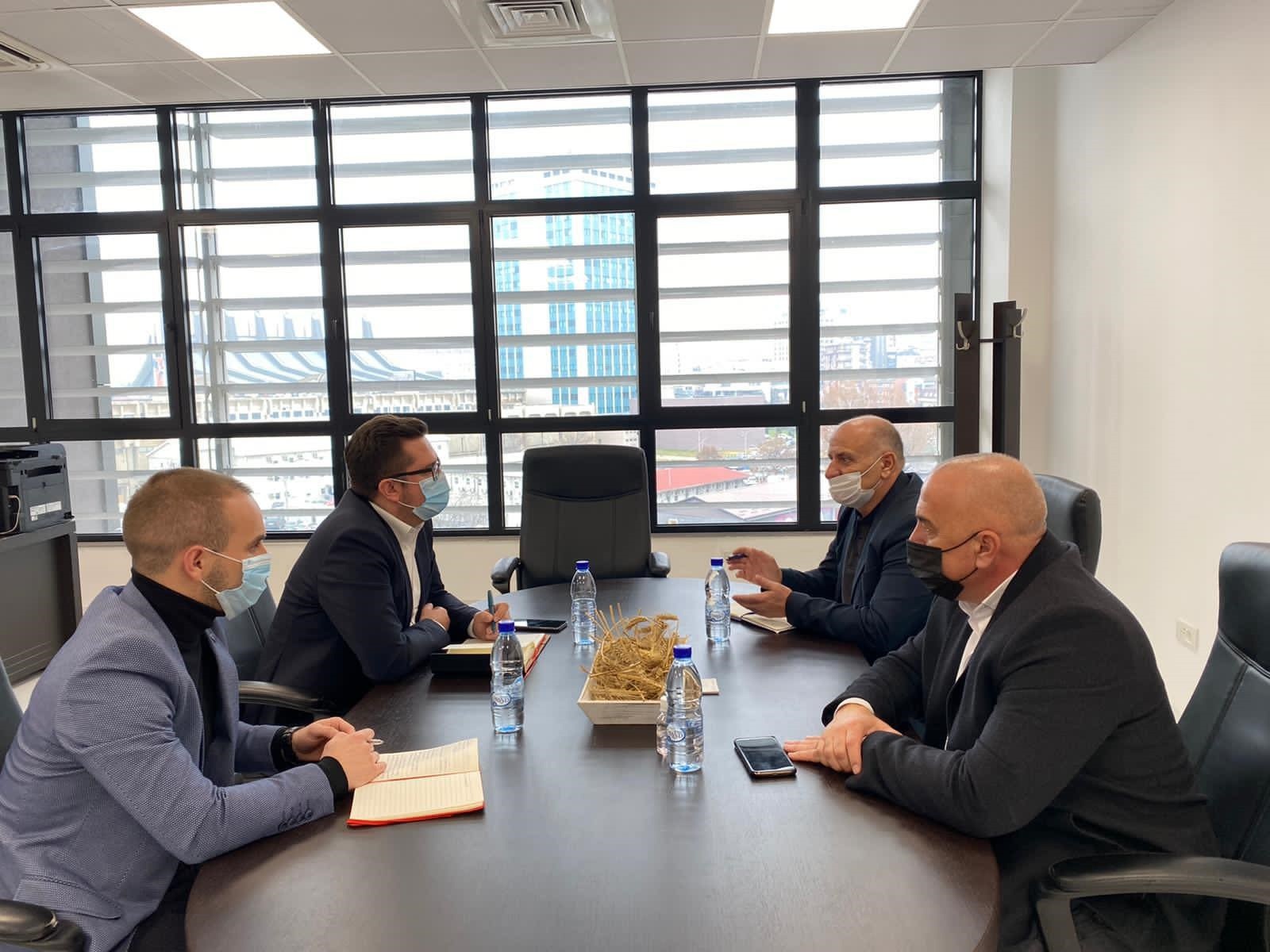 Qeveria qëndron prapa vendimit të për t'i subvencionuar produktet e qumështit