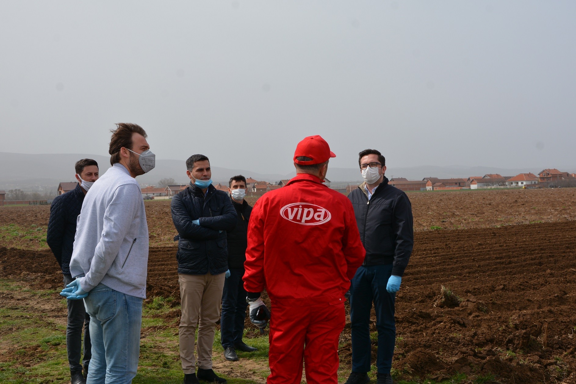 Ministri Mustafa monitoron nga afër mbjelljet pranverore